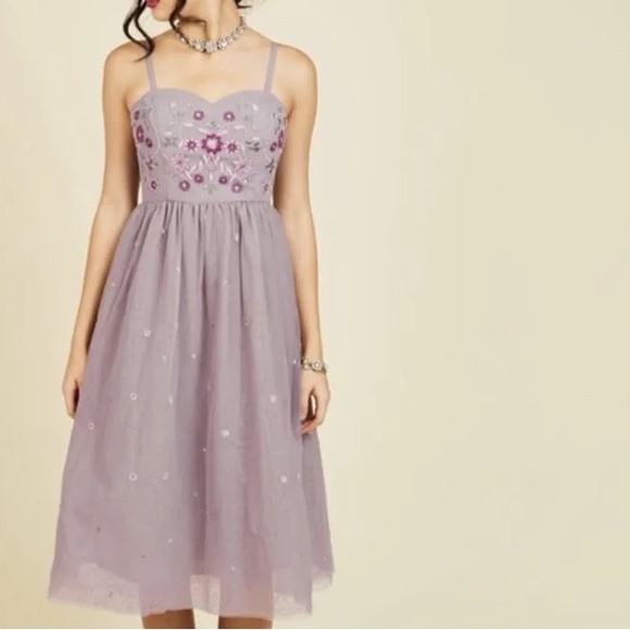 Modcloth Dresses & Skirts - Modcloth Lavender Embroidered Midi Dress